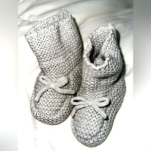 Baby Knitted grey boots new with out tags